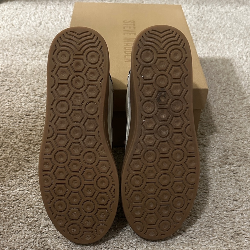 Steve Madden Dodge Charm Sneakers NO BOX - Picture 5 of 5